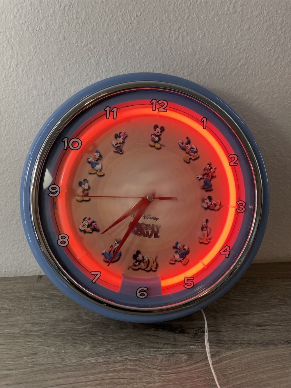 Disney Mickey Mouse & Friends Neon Clock (Electric/Battery) Works Great